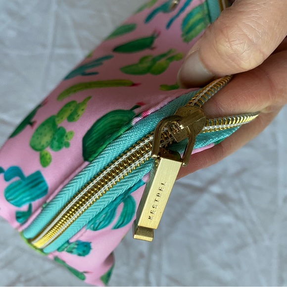 Kestrel Cacti Succulent Makeup Cosmetic bag pouch Case Gold Logo Green Pink NWT - Picture 4 of 9